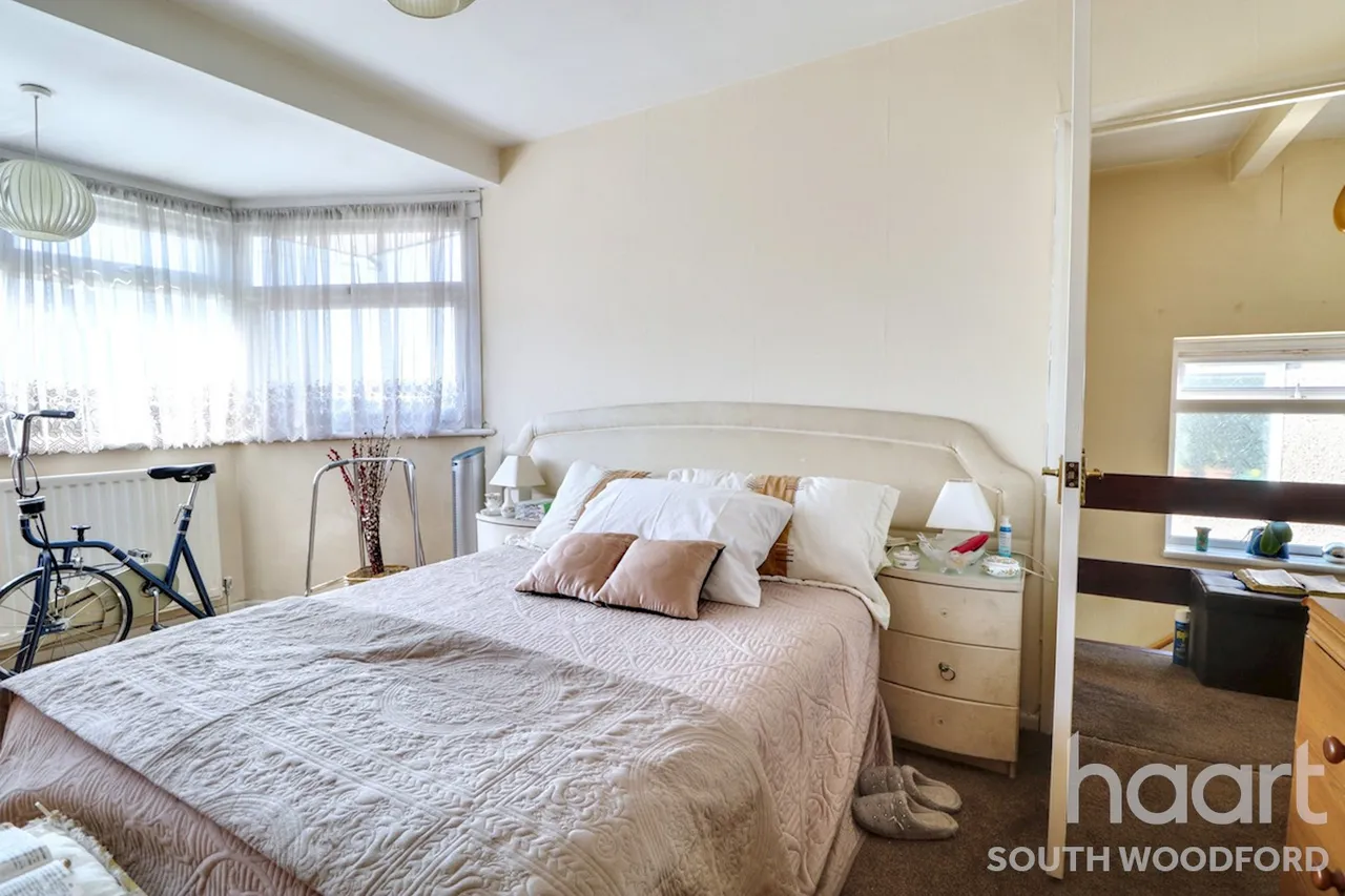 Southend Road, Woodford Green, IG8, photo 17