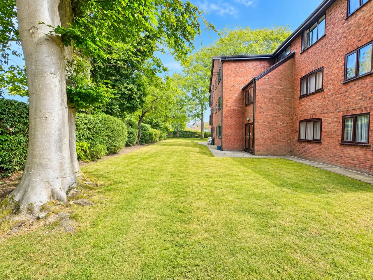 Plumley Close, SK3, photo 13