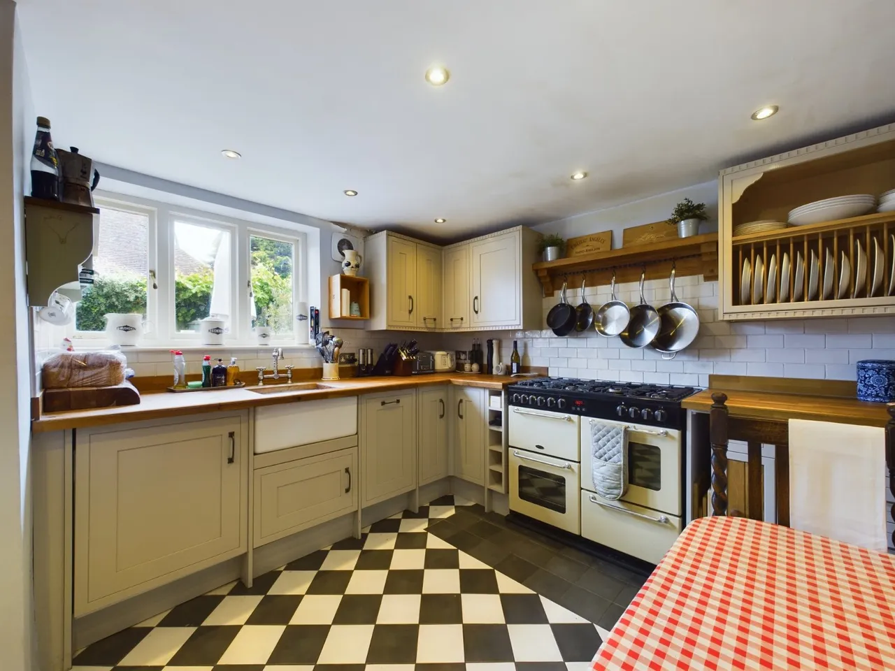 Stanwell, Surrey, photo 9