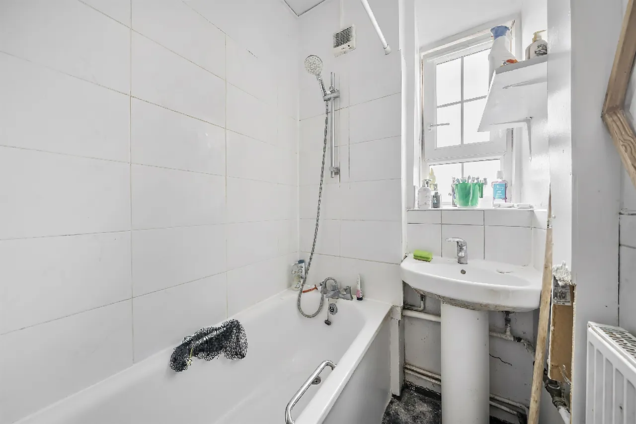 Falmouth Road, London, photo 3