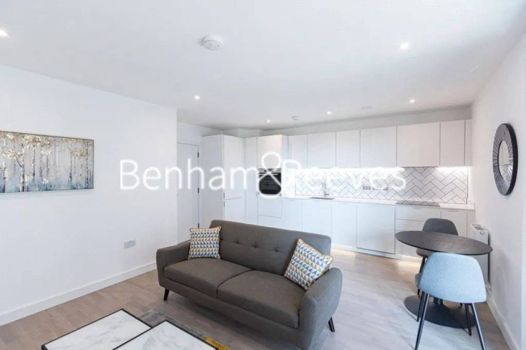 Cedrus Avenue, Southall, UB1, photo 11