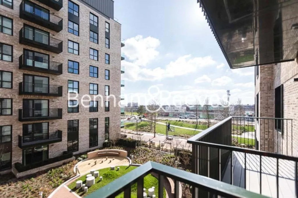 Cedrus Avenue, Southall, UB1, photo 13