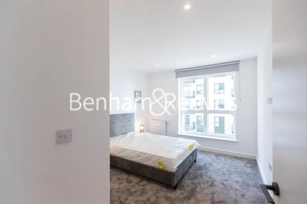 Cedrus Avenue, Southall, UB1, photo 3