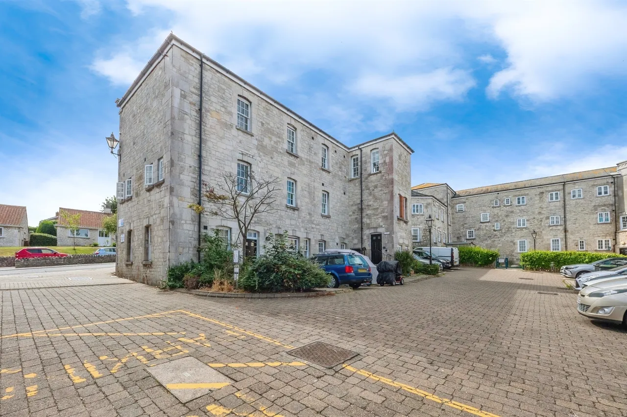 2 bed flat for sale — Wyke Road, Weymouth