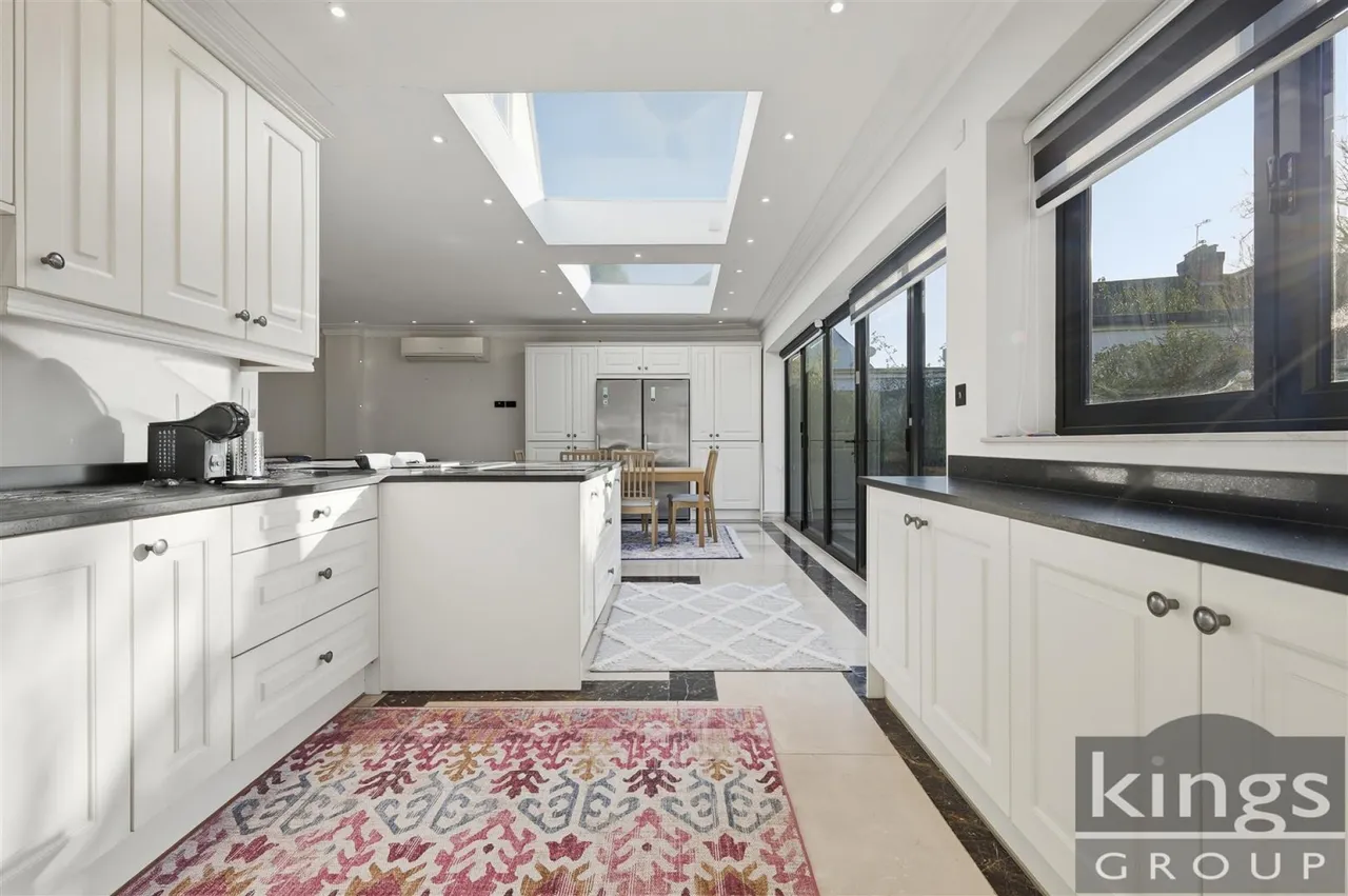 Croft Close, London, photo 5