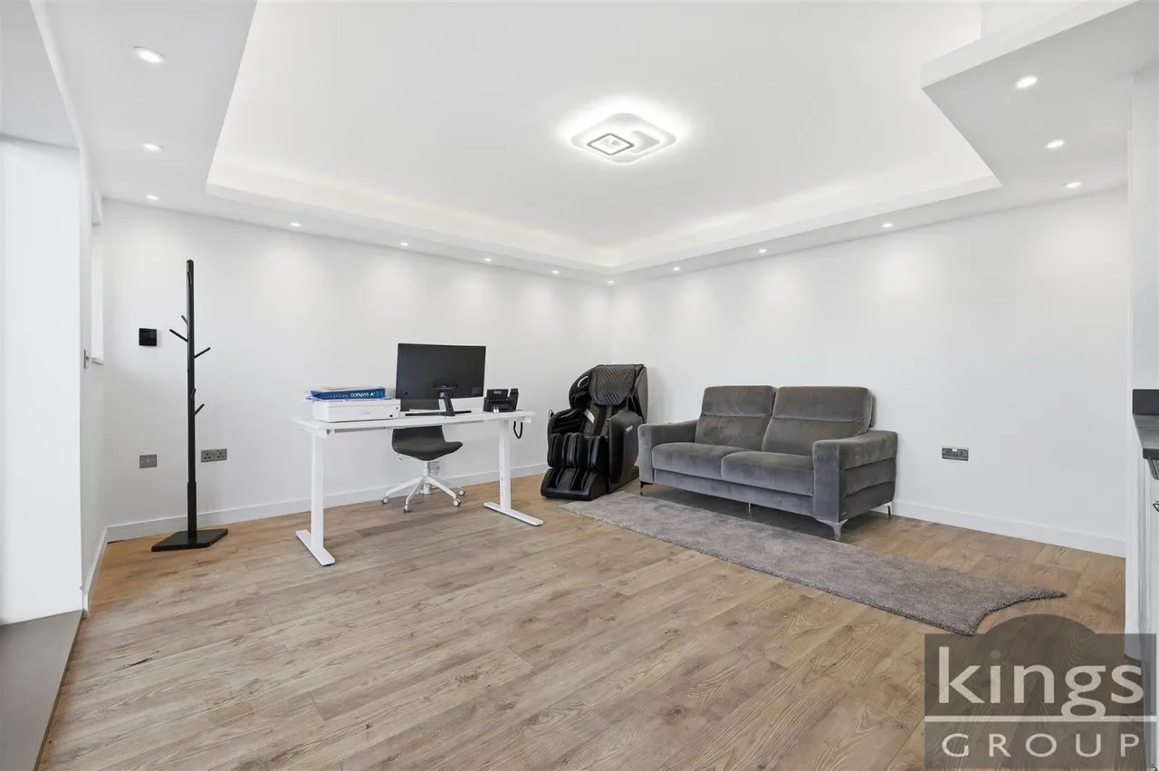 Croft Close, London, photo 29