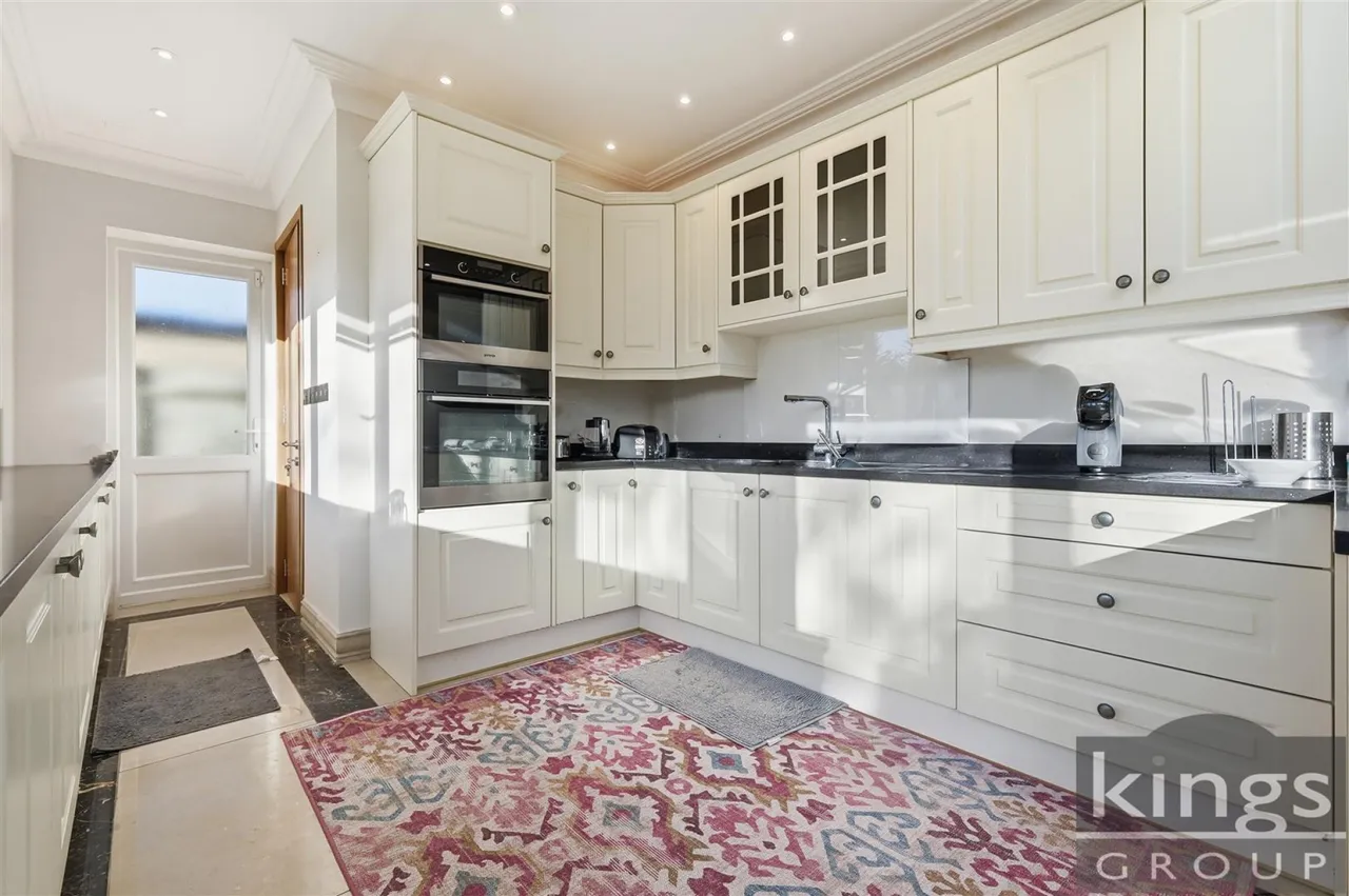 Croft Close, London, photo 9