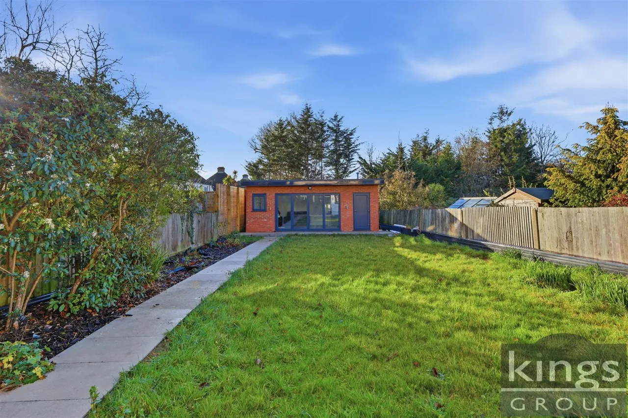 Croft Close, London, photo 27