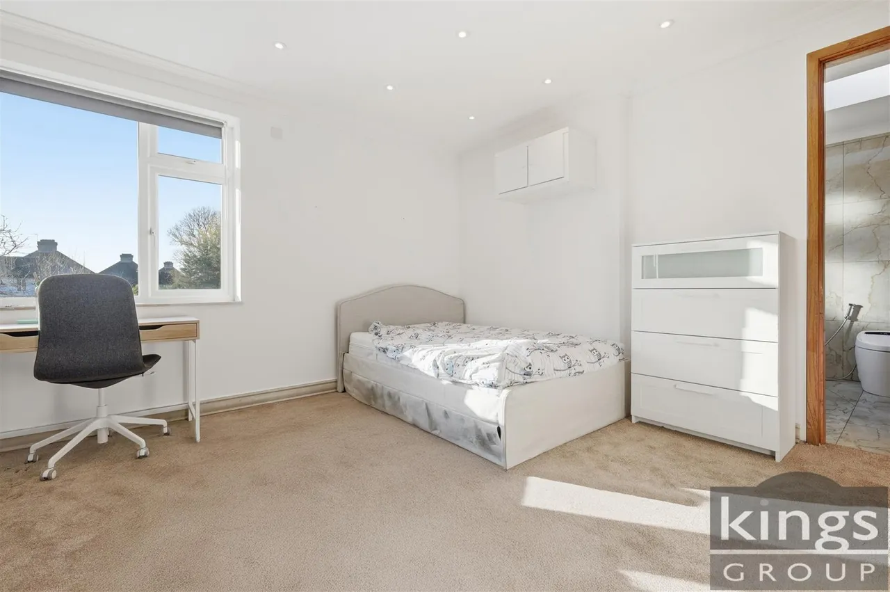 Croft Close, London, photo 23