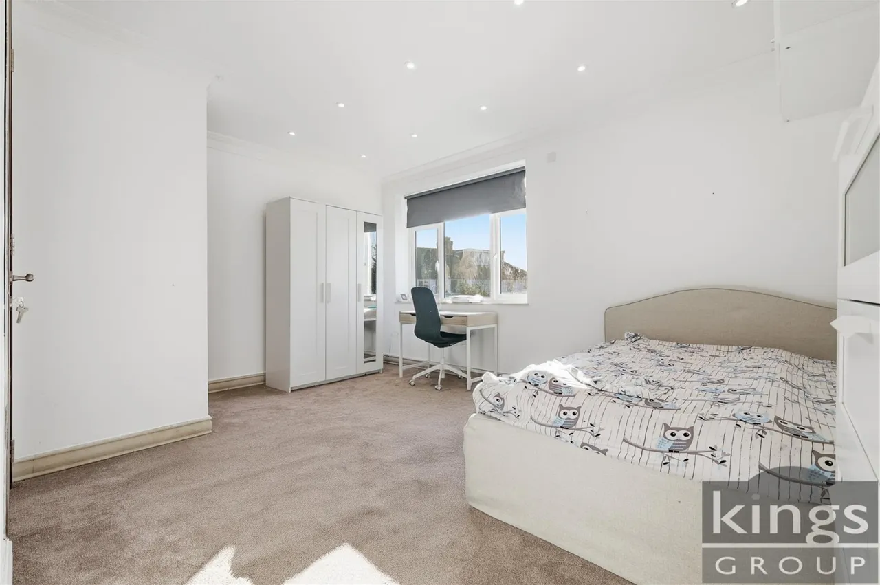 Croft Close, London, photo 22