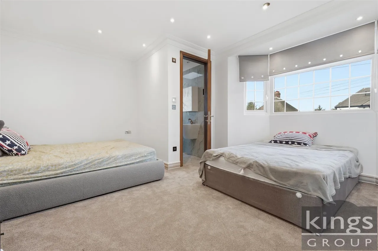 Croft Close, London, photo 20