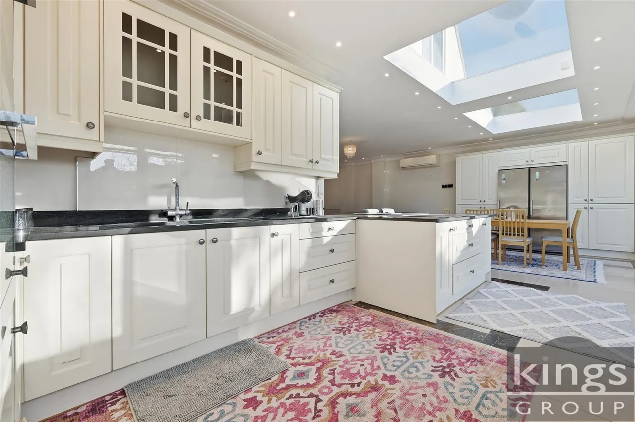 Croft Close, London, photo 10