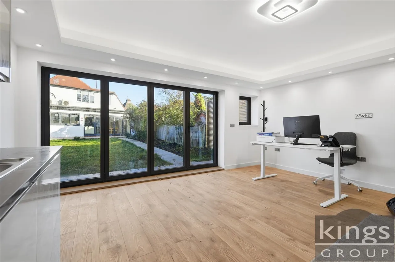 Croft Close, London, photo 6