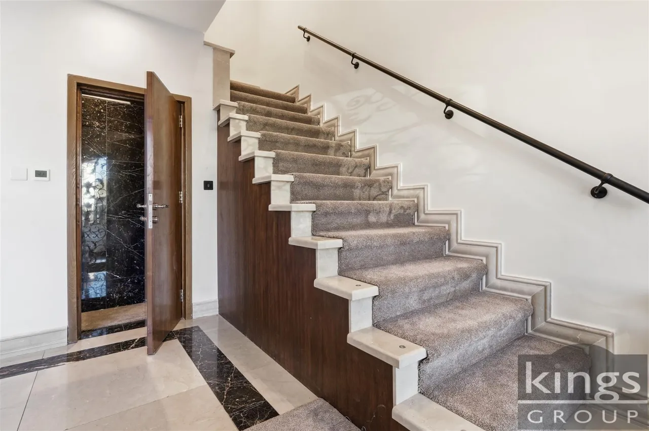 Croft Close, London, photo 15