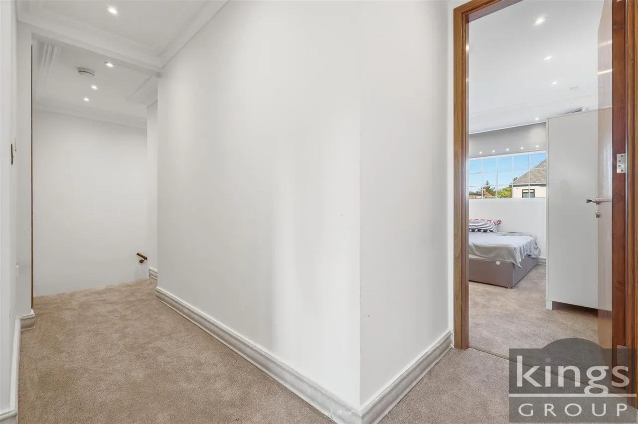 Croft Close, London, photo 19