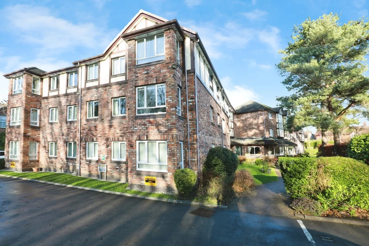 2 bed flat for sale — Tabley Road, Knutsford, Cheshire, WA16