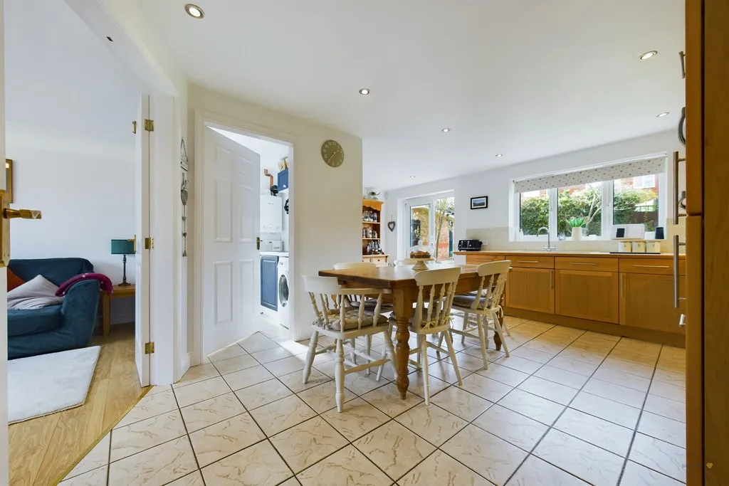 Oakover Close, Uttoxeter, photo 8