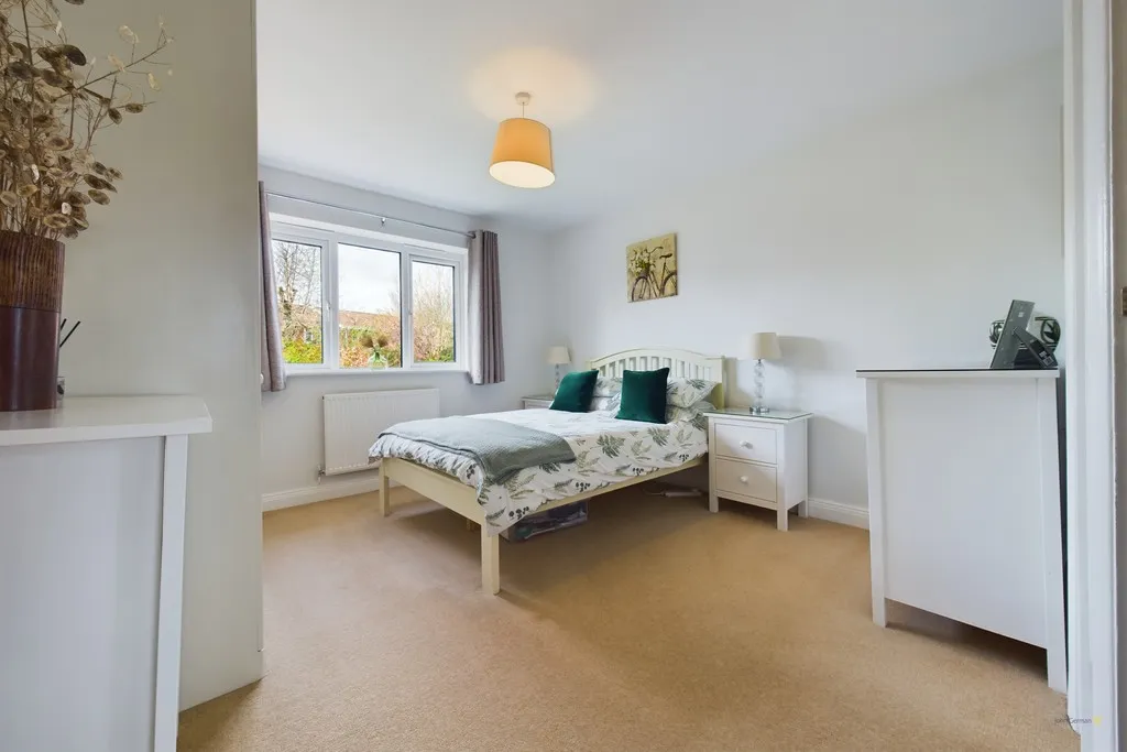 Oakover Close, Uttoxeter, photo 24