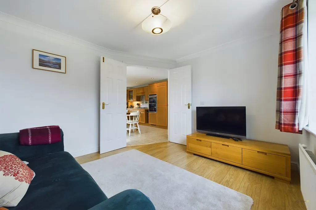 Oakover Close, Uttoxeter, photo 12