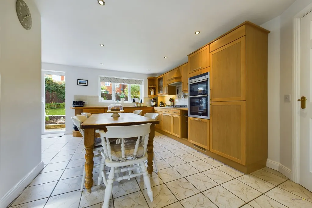 Oakover Close, Uttoxeter, photo 11