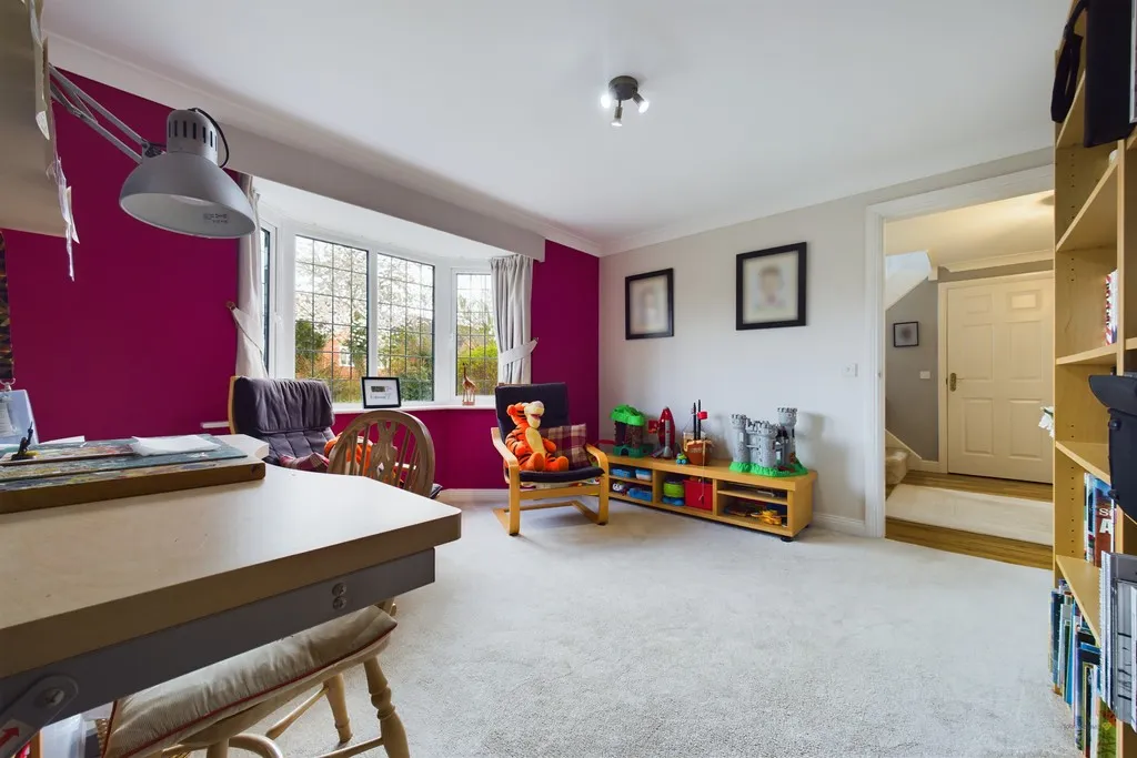 Oakover Close, Uttoxeter, photo 10