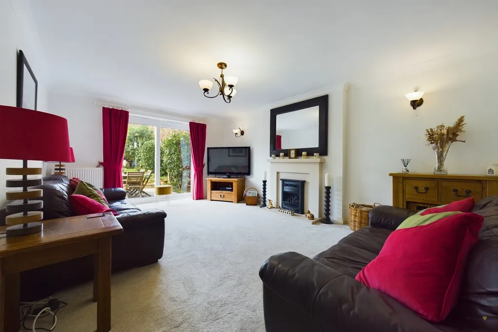 Oakover Close, Uttoxeter, photo 3