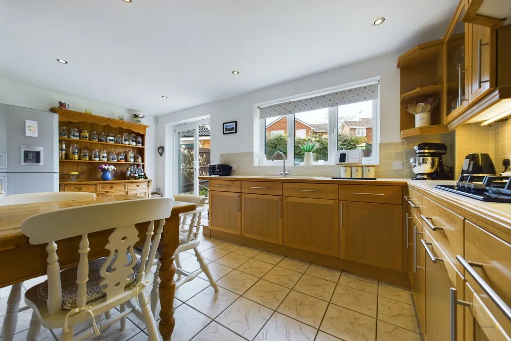 Oakover Close, Uttoxeter, photo 13