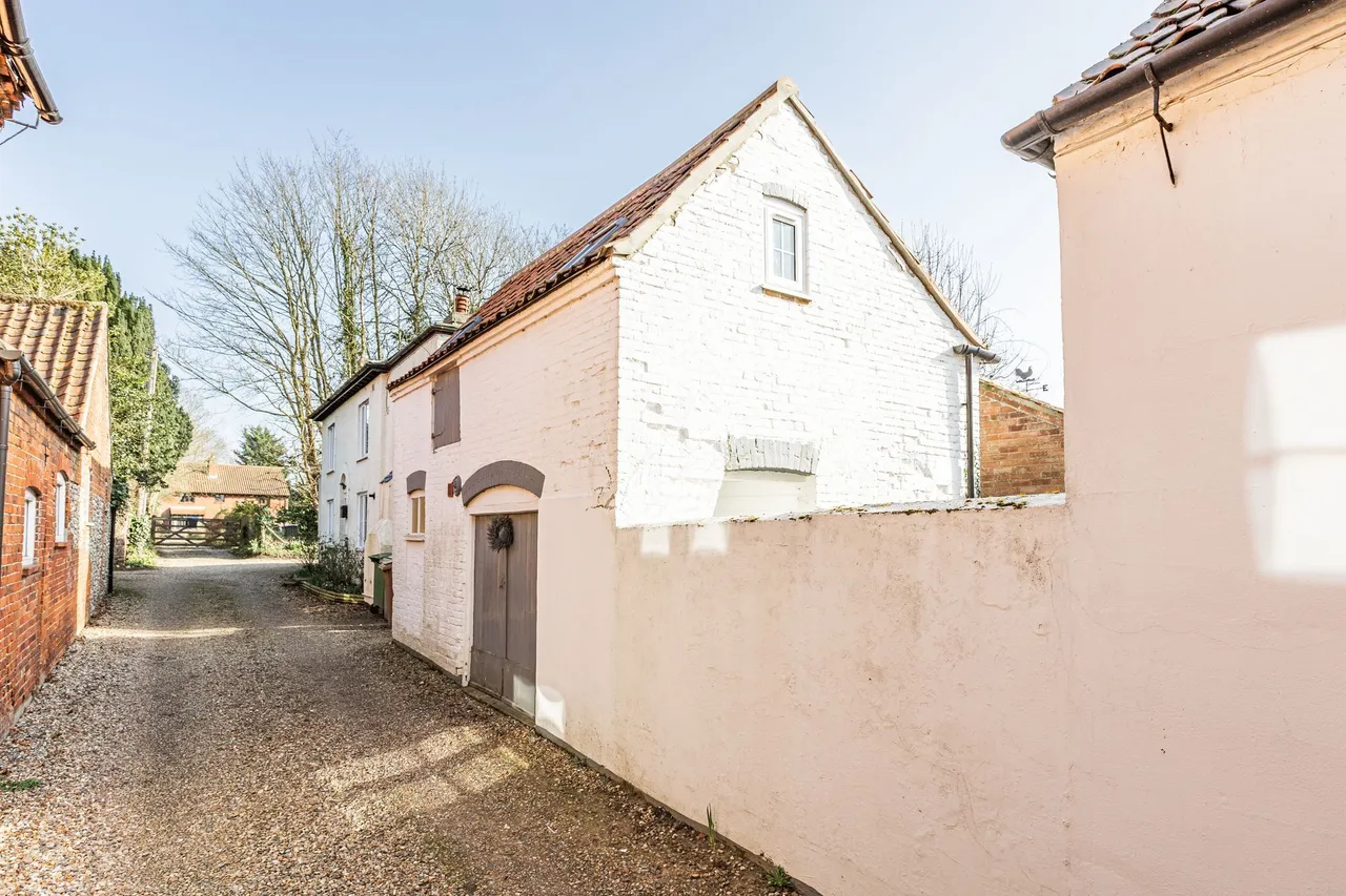 Charming Detached Cottage with Barn i, photo 3