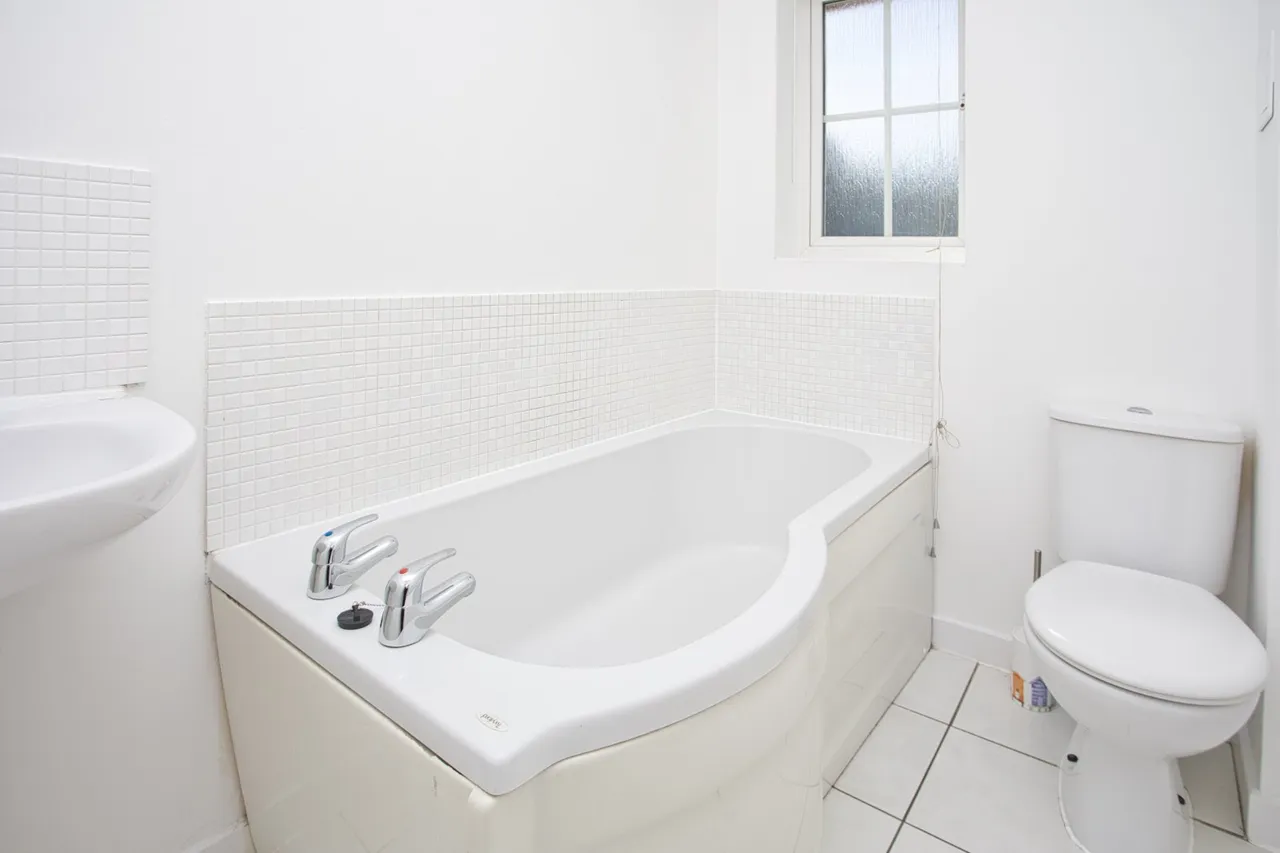 Storey Crescent, Hawkinge, CT18, photo 9