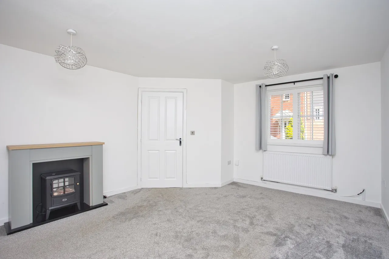 Storey Crescent, Hawkinge, CT18, photo 3
