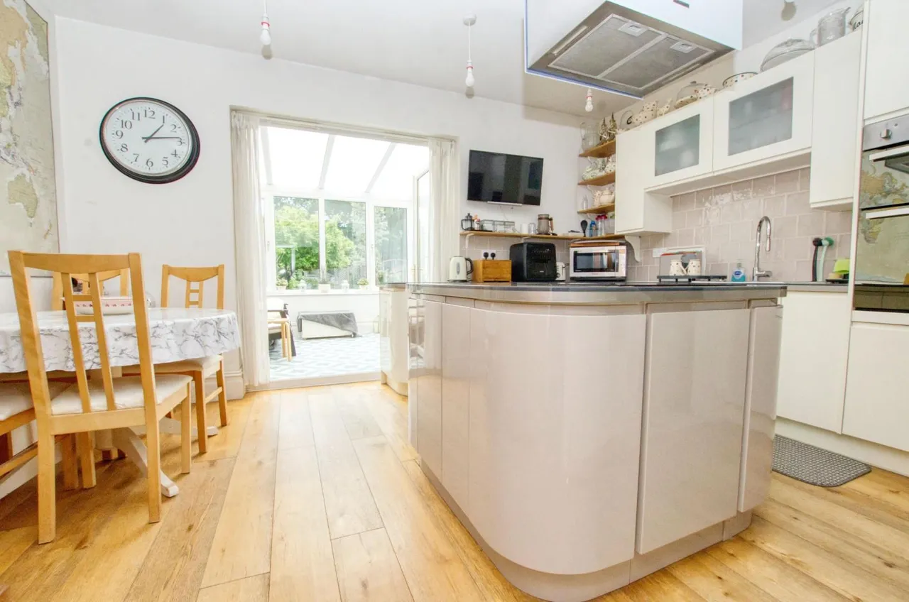 Manor Farm Road, Bitterne Park, Southampton, SO18 1NY, photo 4