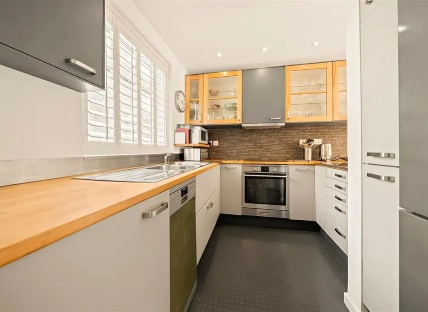 Allbrook Close, Teddington, TW11, photo 4