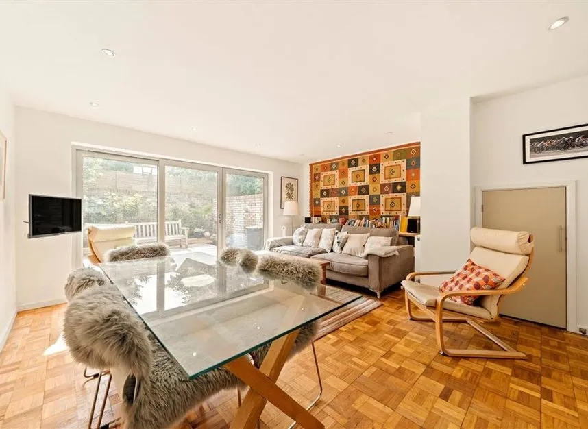 Allbrook Close, Teddington, TW11, photo 2
