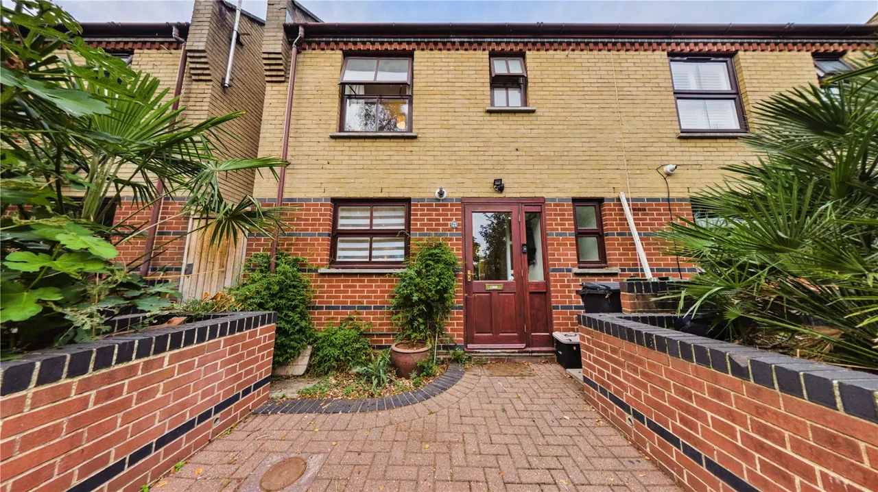 3 bed house for sale, Langley Lane, SW8