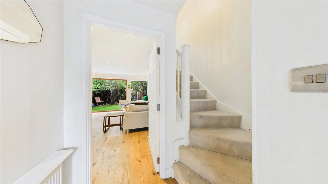 Langley Lane, SW8, photo 9