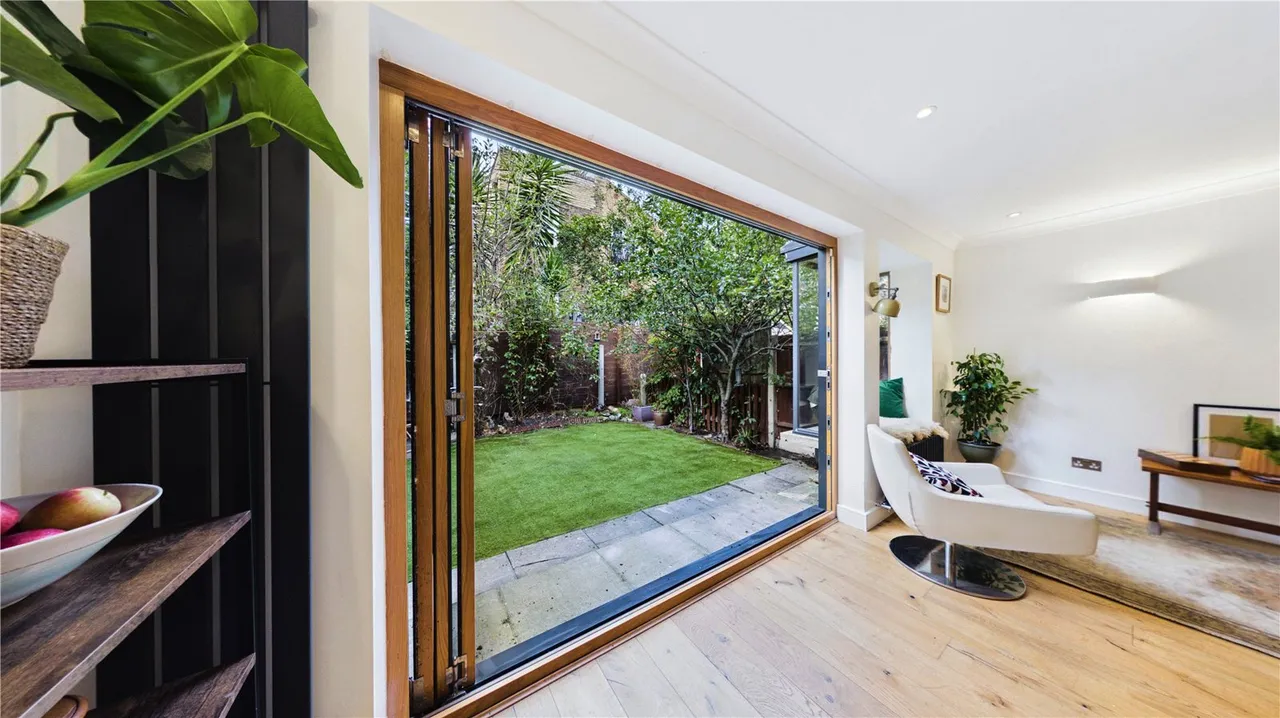 Langley Lane, SW8, photo 6