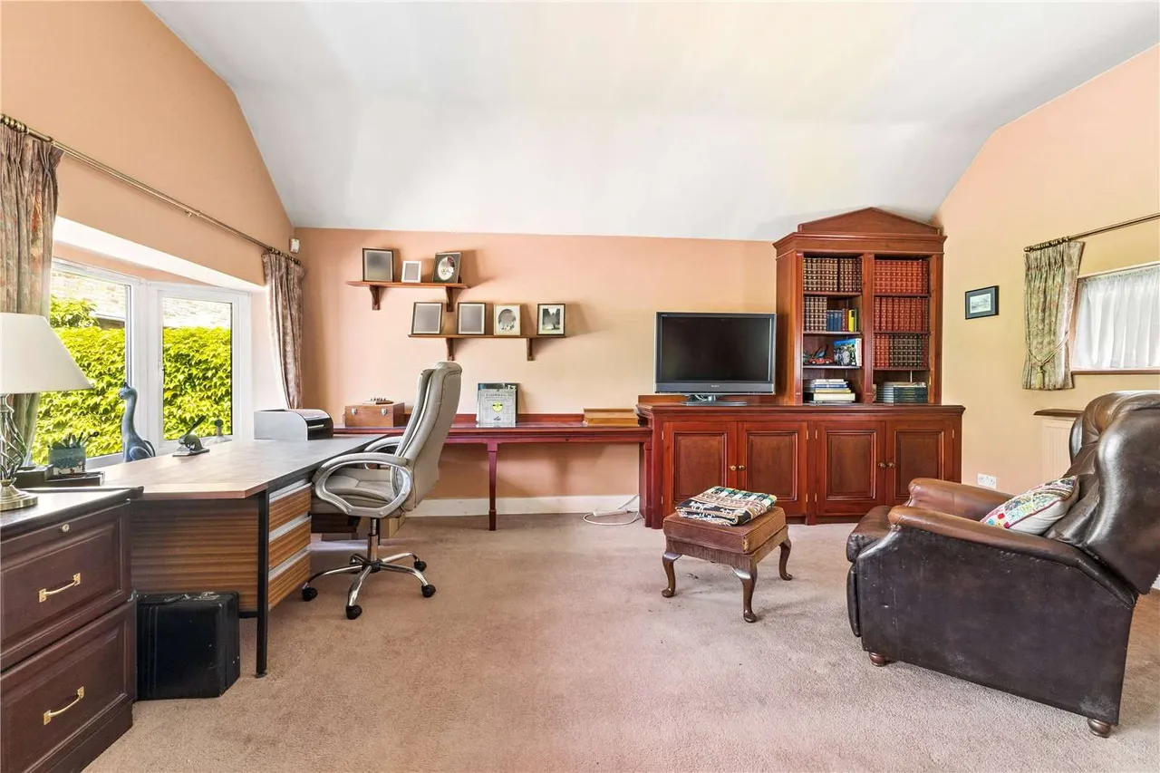 The Ridings, Cobham, Surrey, KT11 2PT, photo 12