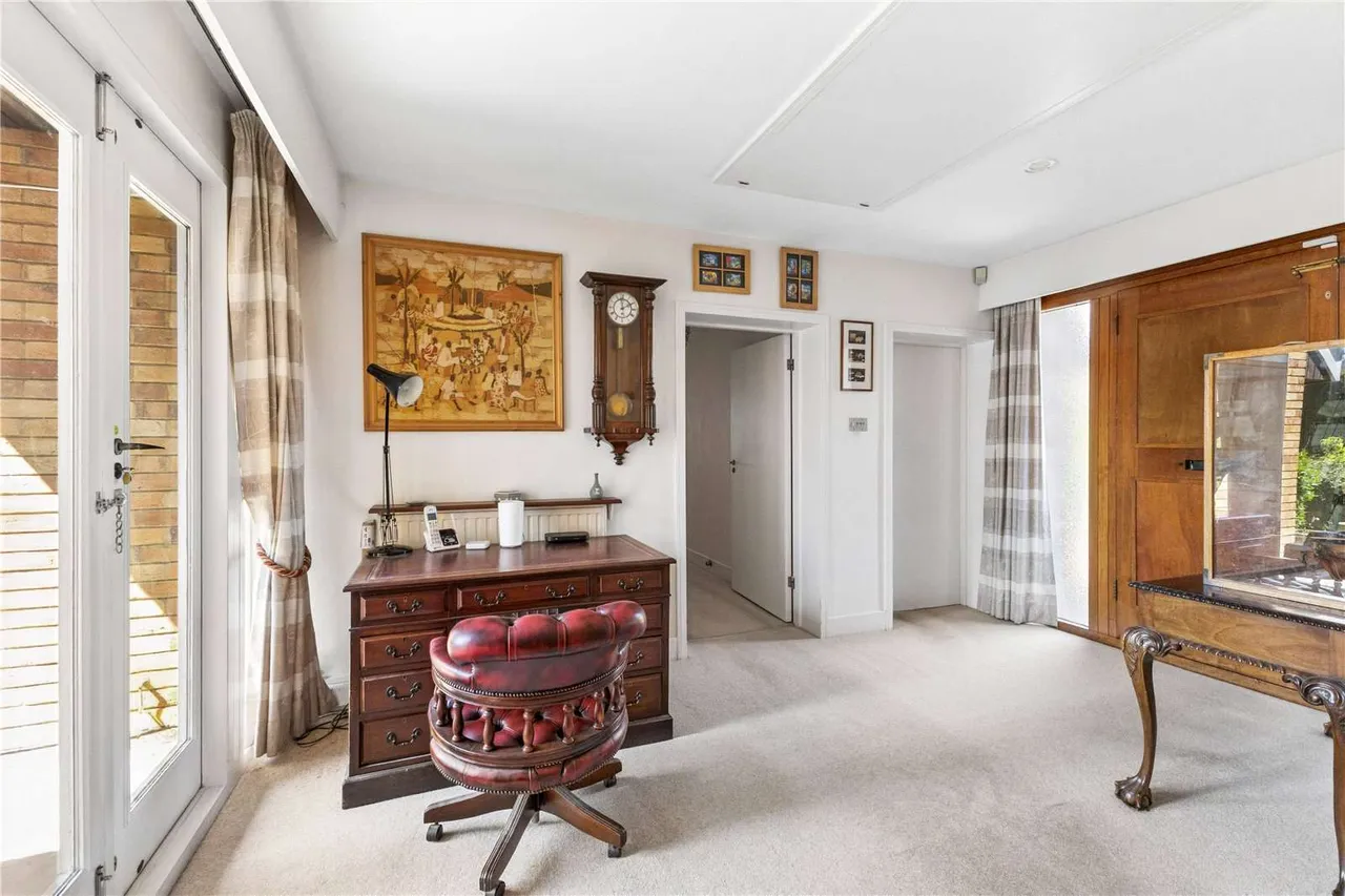 The Ridings, Cobham, Surrey, KT11 2PT, photo 10