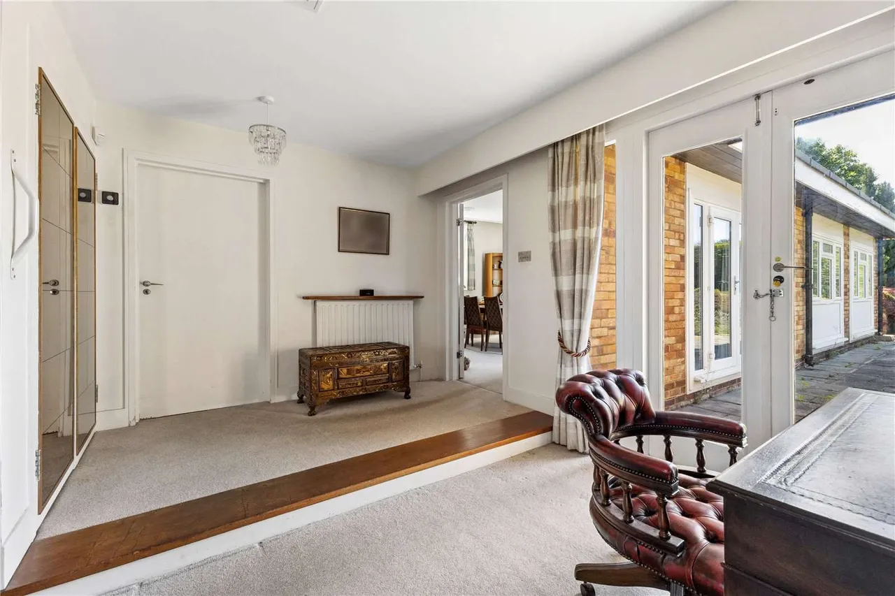 The Ridings, Cobham, Surrey, KT11 2PT, photo 11