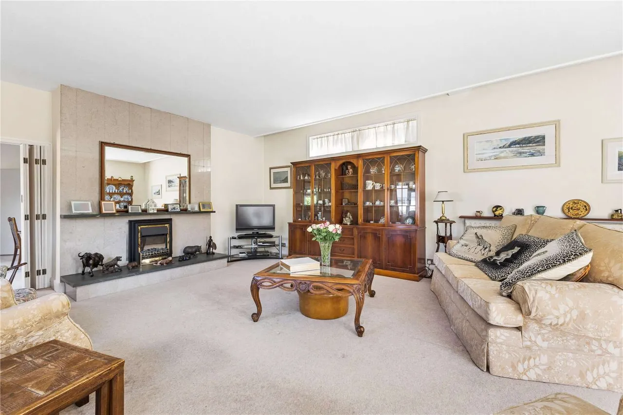 The Ridings, Cobham, Surrey, KT11 2PT, photo 4