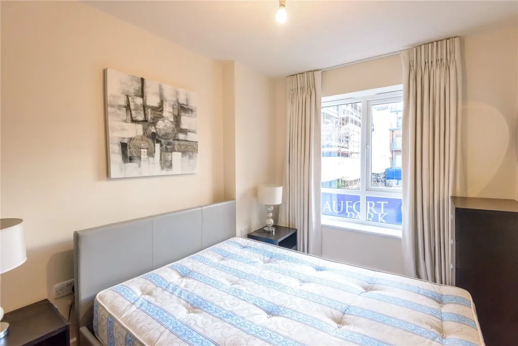 Boulevard Drive, Beaufort Park, NW9, photo 4