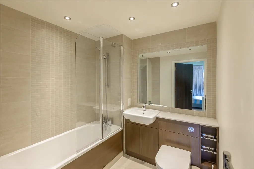 Boulevard Drive, Beaufort Park, NW9, photo 6