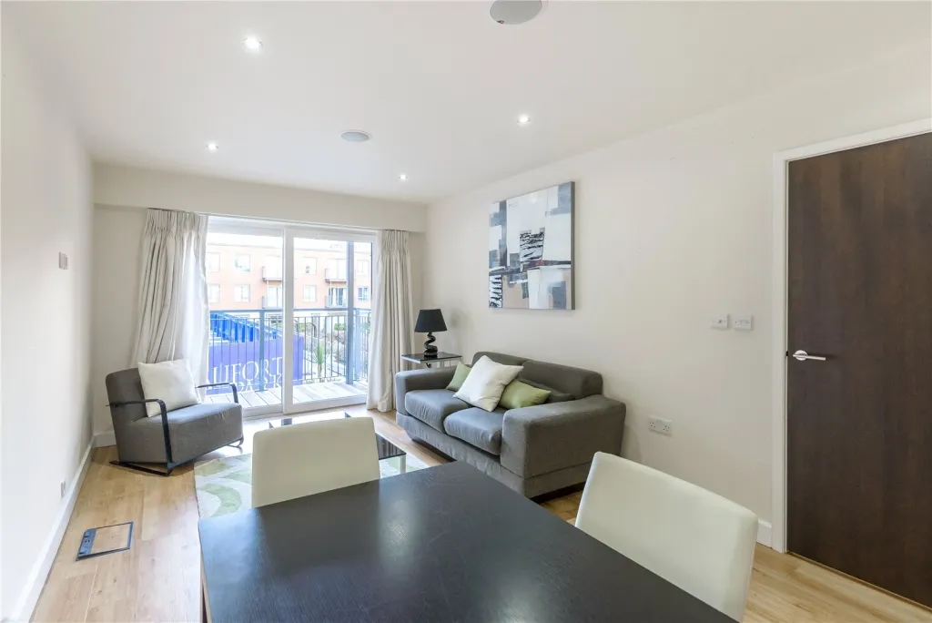 Boulevard Drive, Beaufort Park, NW9, photo 2