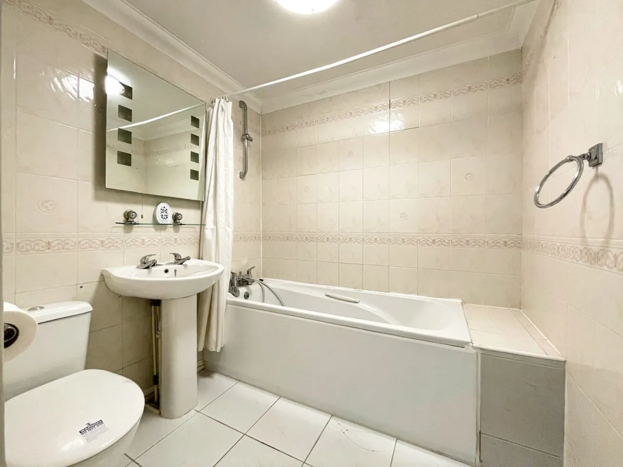 2 bed flat for sale — Wilson Road, Southend On Sea