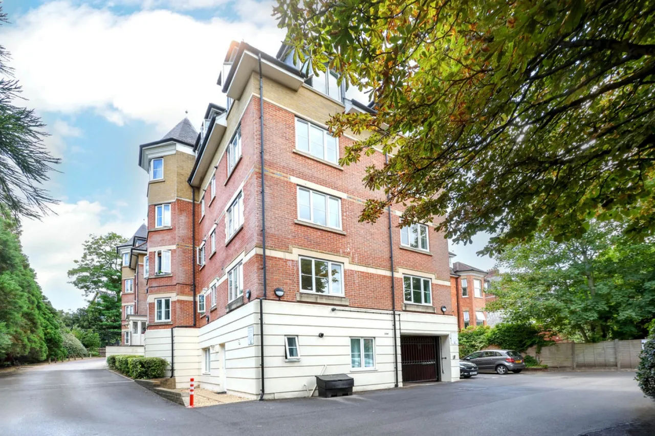 2 bed flat for sale, Norwich Avenue West, Bournemouth, BH2