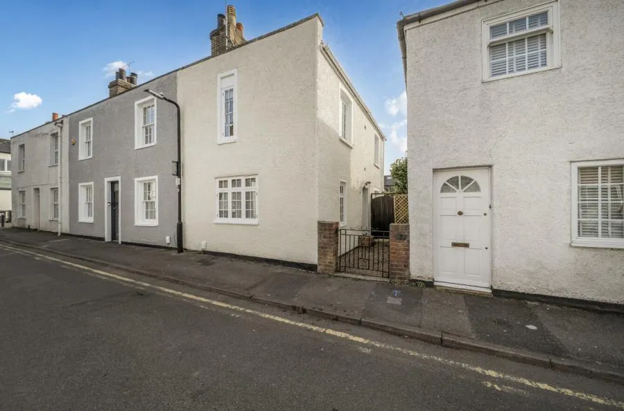 2 bed house for sale, Russell Street, Windsor, SL4