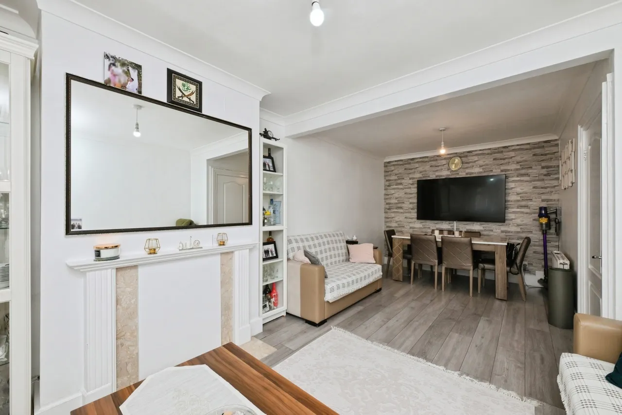 Aldridge Avenue, ENFIELD, Middlesex, EN3, photo 4