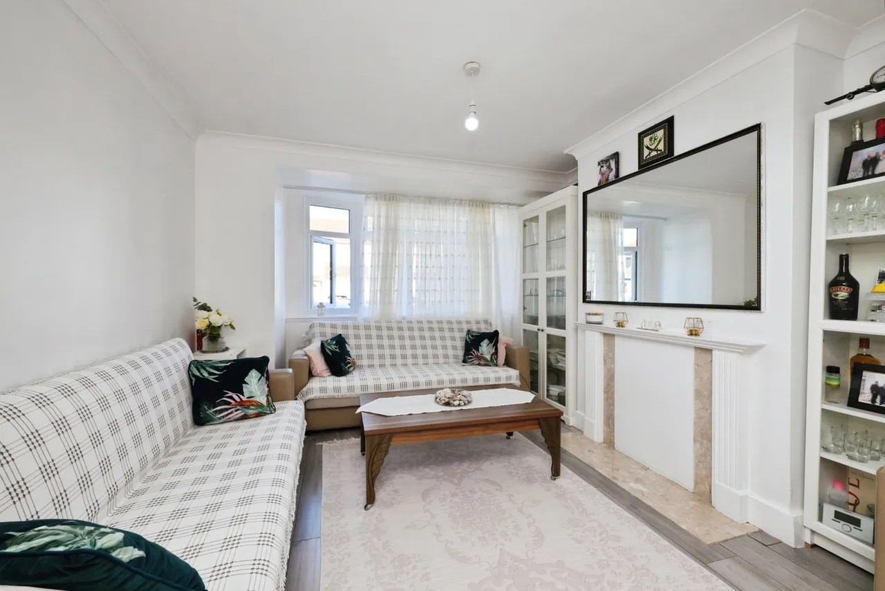 Aldridge Avenue, ENFIELD, Middlesex, EN3, photo 2