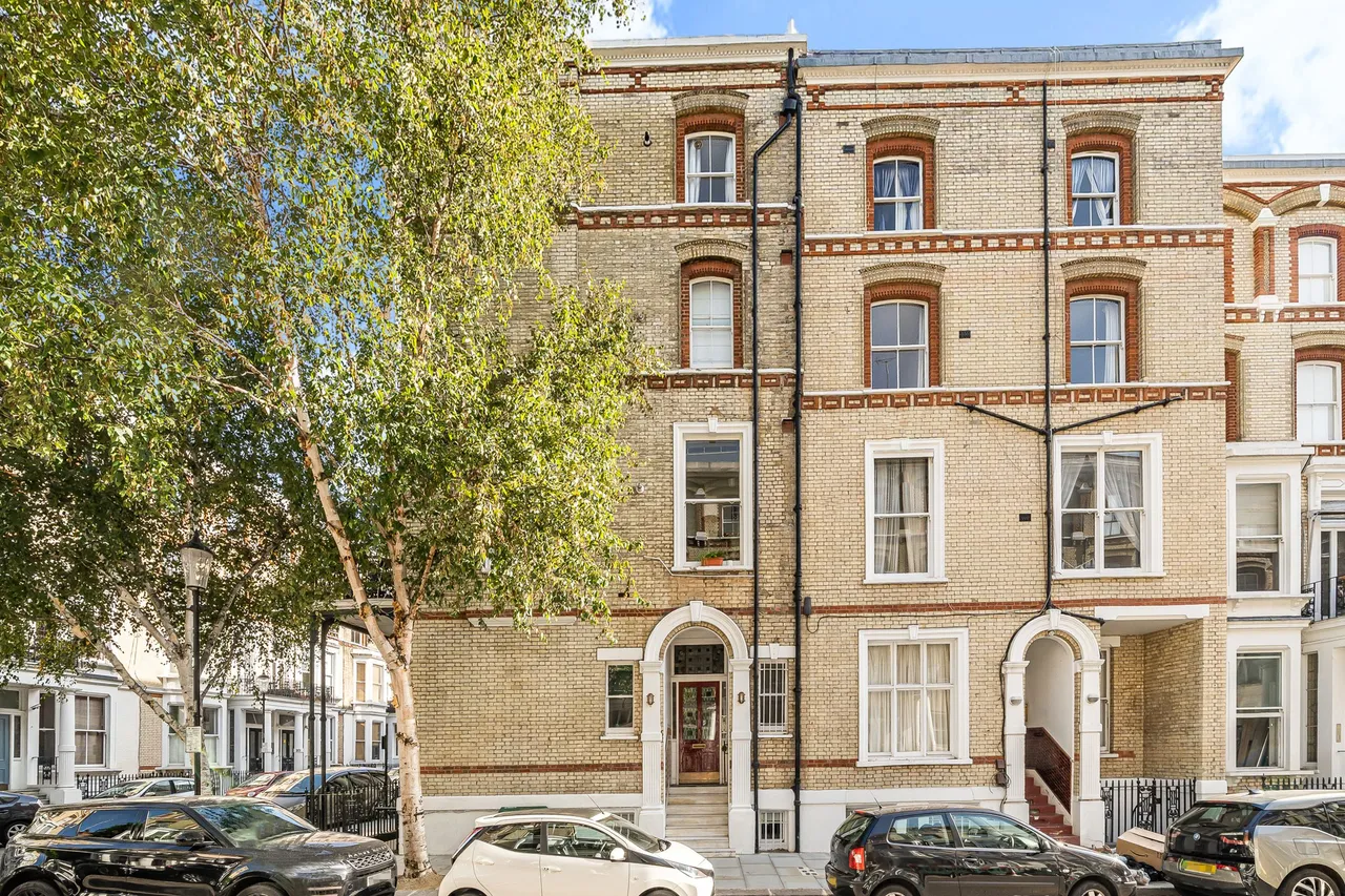 2 bed flat for sale — Flat A, 11 Cheniston Gardens, London