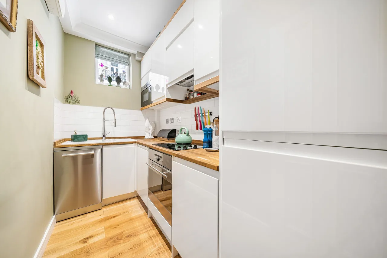 Flat A, 11 Cheniston Gardens, London, photo 5